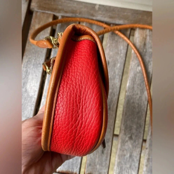 1980-1990s Dooney & Bourke Crossbody, Red Leather Calvary Trooper Purse - Picture 5 of 8